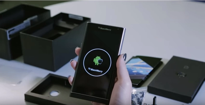1446245055412 | Unboxing | Carphone Warehouse โชว์วิดีโอรีวิวแกะกล่อง BlackBerry Priv