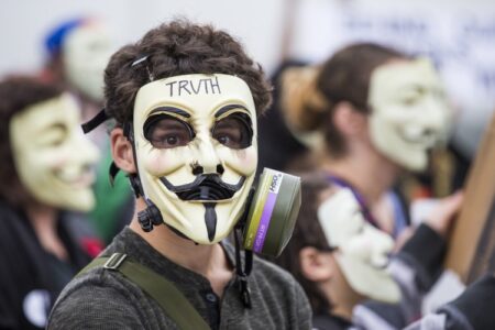 ISIS เรียกกลุ่ม Anonymous ว่า “IDIOTS” หลังการประกาศสงครามที่ผ่านมา พร้อมแนะนำการป้องกันการถูกแฮ็ค