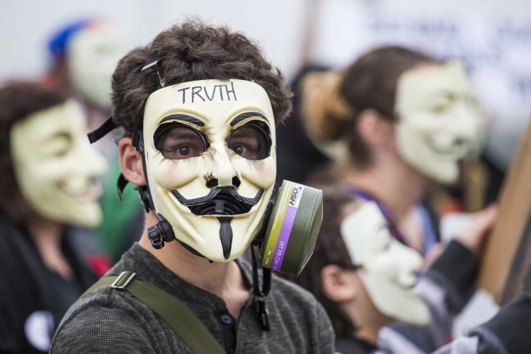 GettyImages 495916632 b4pfse | Anonyymous | ISIS เรียกกลุ่ม Anonymous ว่า 