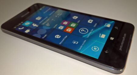หลุดภาพเครื่องต้นแบบ Lumia 650 พร้อมสเปคบางส่วน