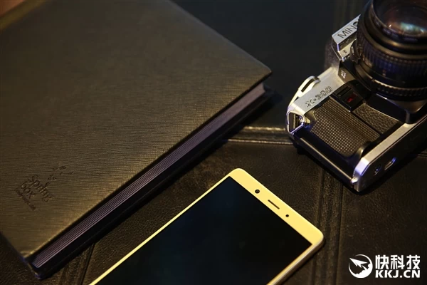 nubia x8 006 | Nubia X8 | หลุดภาพ Nubia X8 ตัวเครื่องทำจากโลหะดีไซน์เรียบหรูเตรียมเปิดตัว 18 มกราคมนี้