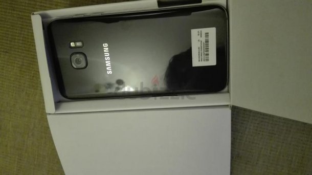 Purported-Galaxy-S7-Edge-leaks-in-Dubai-with-prices-and-box-contents (1)