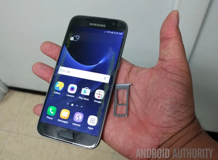 gsmarena 002 12 | black | หลุดออกมาแล้วคลิปโชว์ตัว Samsung Galaxy S7 พร้อมยืนยันการกลับมาของถาดใส่ microSD