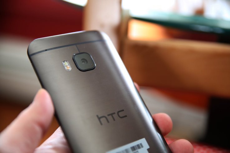 htc one m9 rear camera1 | HTC One A9 | HTC เผยผลประกอบการไตรมาสที่ 4 ปี 2015 มีแนวโน้มที่ดีขึ้นแต่ยังไม่พ้นขีดอันตราย