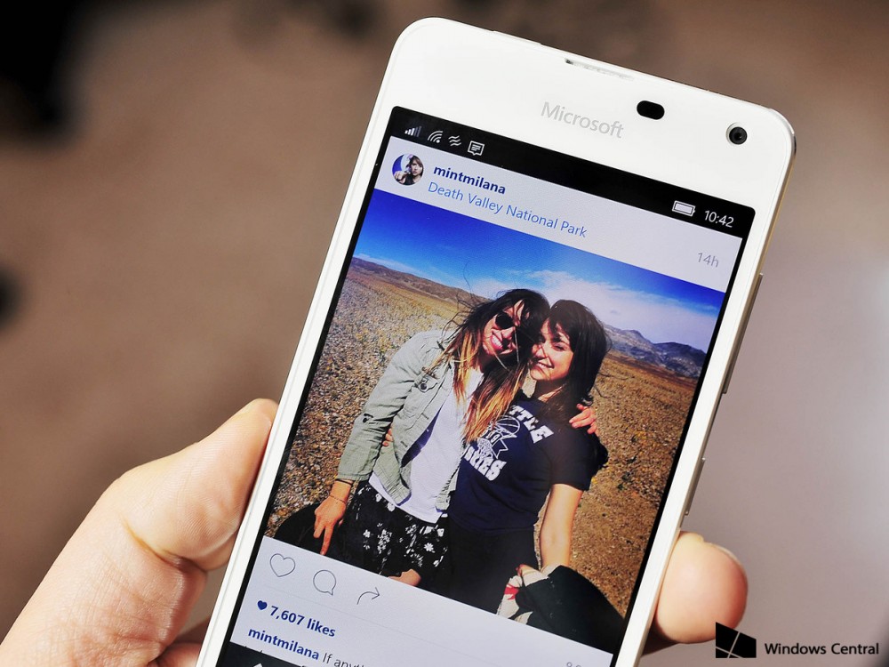 ปล่อยให้ดาวน์โหลดแล้ว Instagram (BETA) Official สำหรับ Windows 10 Mobile