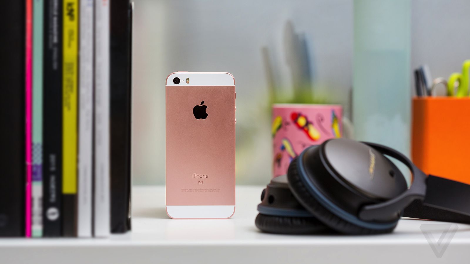 iphone se review jbareham verge 15.0.0 | apple | [บทความแปล] รีวิว iPhone SE สมาร์ทโฟนที่เลือกใช้เทคโนโลยีสมัยใหม่ในดีไซน์วันวาน