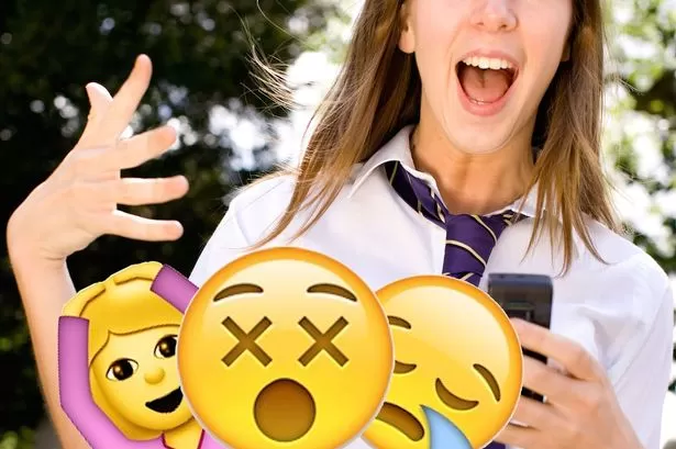 Did you mistake the grimace emoji for a grin Here are 6 other emoji youre probably using wrong | emoji | โอ้วว!! Emoji รูปยิ้มมันไม่ได้ยิ้มแบบที่เราคิด และ 7 emoji ที่เราใช้ผิดกันมาตลอด