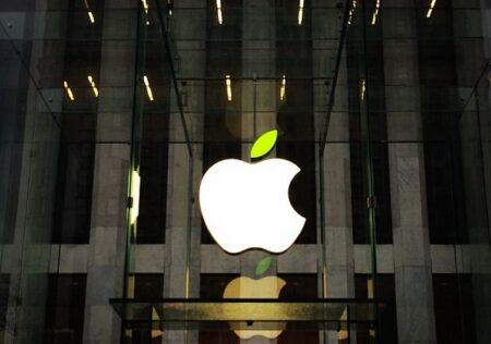 Apple Store เปลี่ยนใบไม้ในโลโก้เป็นสีเขียว แคมเปญต้อนรับวัน Earth Day