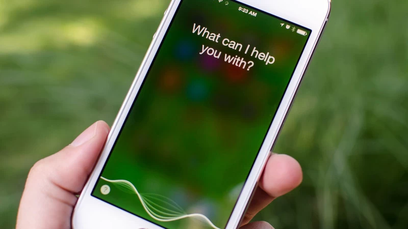 ผลสำรวจเผยมีผู้ใช้เพียง 3% เท่านั้นที่กล้าใช้ Siri ในที่สาธารณะ 1 siri ultimate guide iphone 5s hero | AI | ผลสำรวจเผยมีผู้ใช้เพียง 3% เท่านั้นที่กล้าใช้ Siri ในที่สาธารณะ