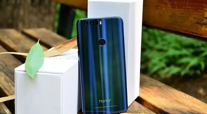 Unboxing the Honor 8 Here is What is Inside Weboo co 1 | Huawei Honor 8 | Huawei ประกาศนโยบายใหม่สำหรับ Honor 8 จะได้รับอัพเดทฟีเจอร์ใหม่ๆติดต่อกันนาน 24 เดือน