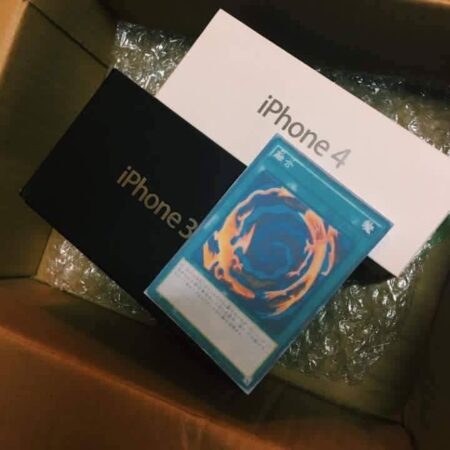 ผู้ใช้สั่ง iPhone 7 แต่ได้ iPhone 3G และ iPhone 4 พร้อมการ์ดยูกิ(ฟิวชั่น) ให้รวมร่างเองเลย