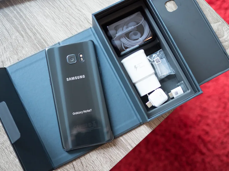 galaxy note 7 black | Samsung Galaxy Note 7 | มันใช่เหรอ!! ลูกค้าคนไทยแอบเก็บอุปกรณ์ Galaxy Note 7 อ้างทำหายก่อนแลกเครื่อง ยังมาโพสอวดชาวบ้าน