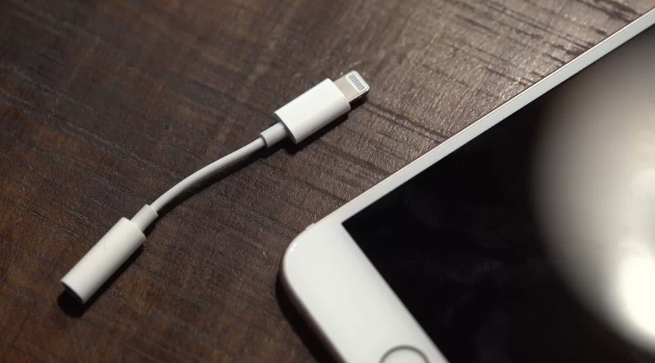 แบตเตอร์รี่ iPhone ระเบิดในร้าน Apple Store สองแห่งในสองวันที่ผ่านมา 1 iphone7-lightning-adapter-3