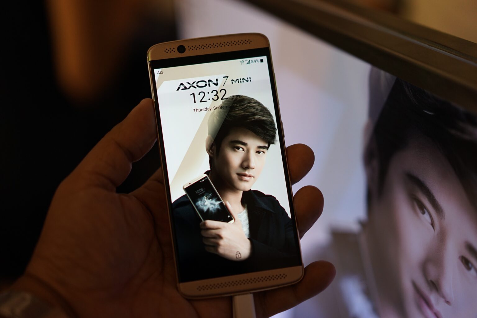 ZTE Axon 7 และ Axon 7 mini ทำโปรโคตรถูกกับ AIS สเปคเรือธงแบบนี้เหลือแค่ 9,990 และ 6,990 บาทเท่านั้น