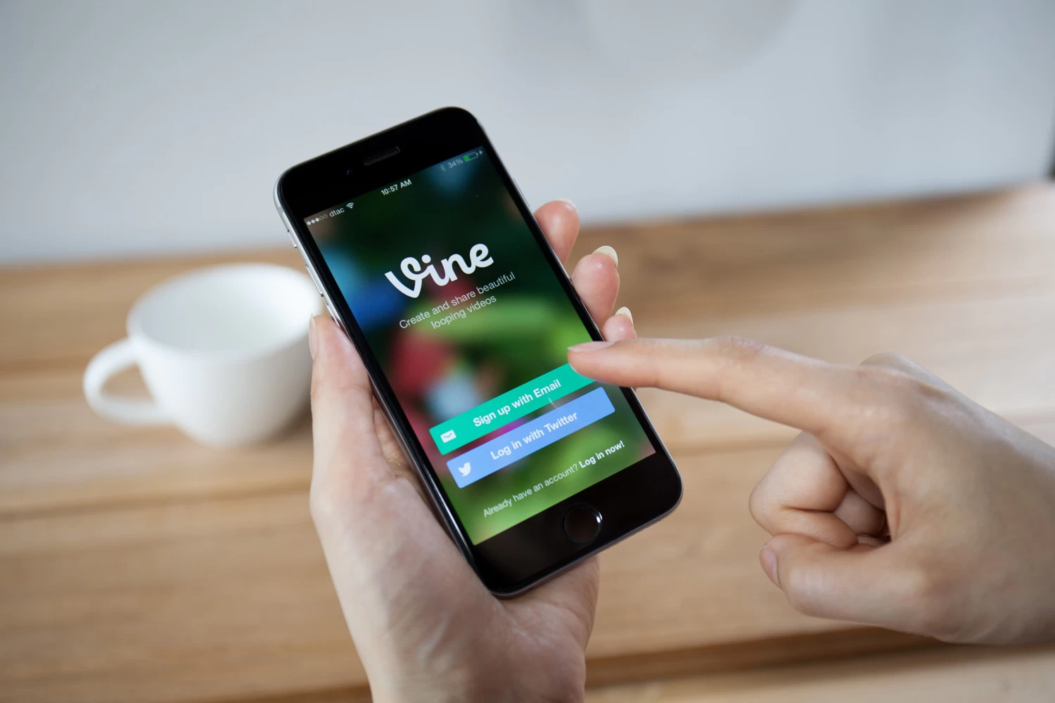 Twitter เตรียมปิดให้บริการแอพพลิเคชั่น Vines ในอนาคตอันใกล้นี้ 1 vine micro video app smart phone ios android | Application | Twitter เตรียมปิดให้บริการแอพพลิเคชั่น Vines ในอนาคตอันใกล้นี้