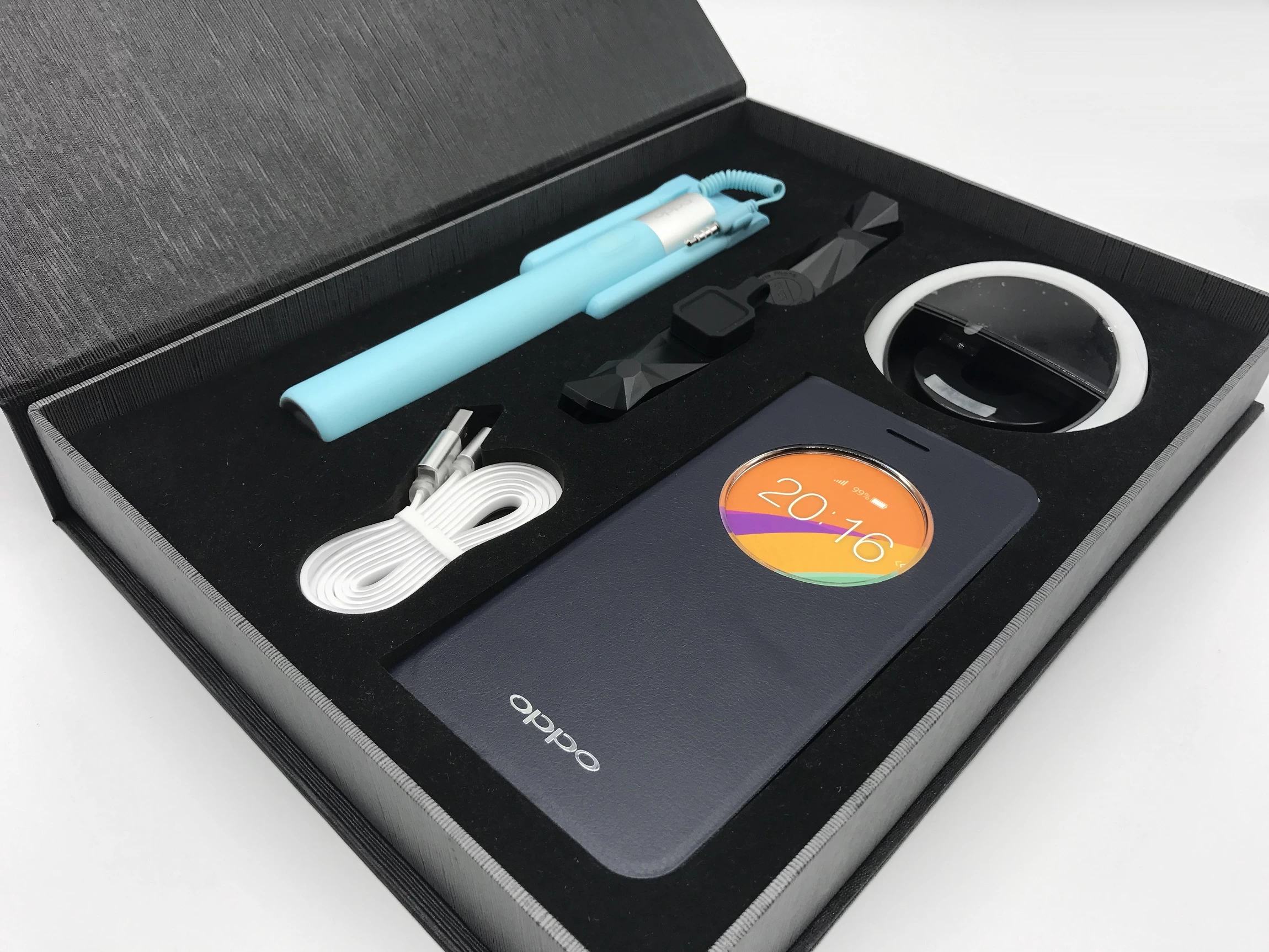 OPPO’s F1s Classic Black 02 | f1s | OPPO ฉลองครบรอบ 8 ปีในไทย! กางแผนเพิ่มพนักงานและจำนวนแบรนด์ช็อป พร้อมเปิดตัวสมาร์ทโฟนรุ่นพิเศษในไทย F1s Classic Black limited edition