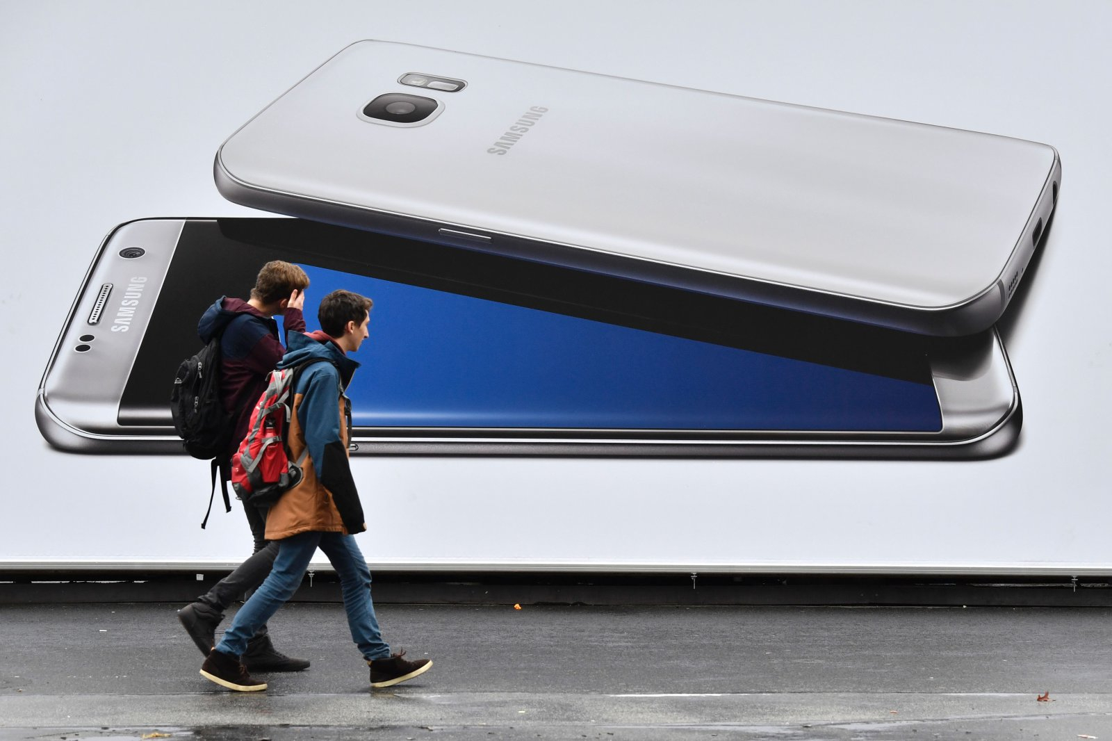 ดาวน์โหลด | galaxy s8 | Samsung Galaxy S8 อาจจะทิ้งรูหูฟังไปอีกหนึ่งราย!