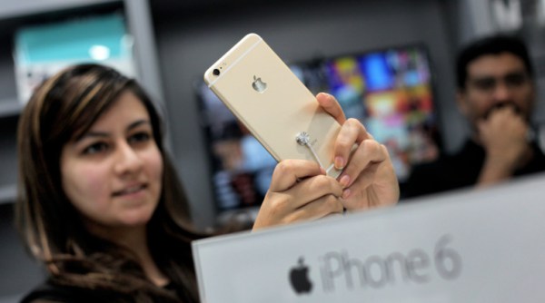 iphone6 launch india 4 | apple | Apple ขยับขึ้นที่ 10 ยอดขายในอินเดีย เคลมเป็นผู้นำสมาร์ทโฟนพรีเมี่ยม