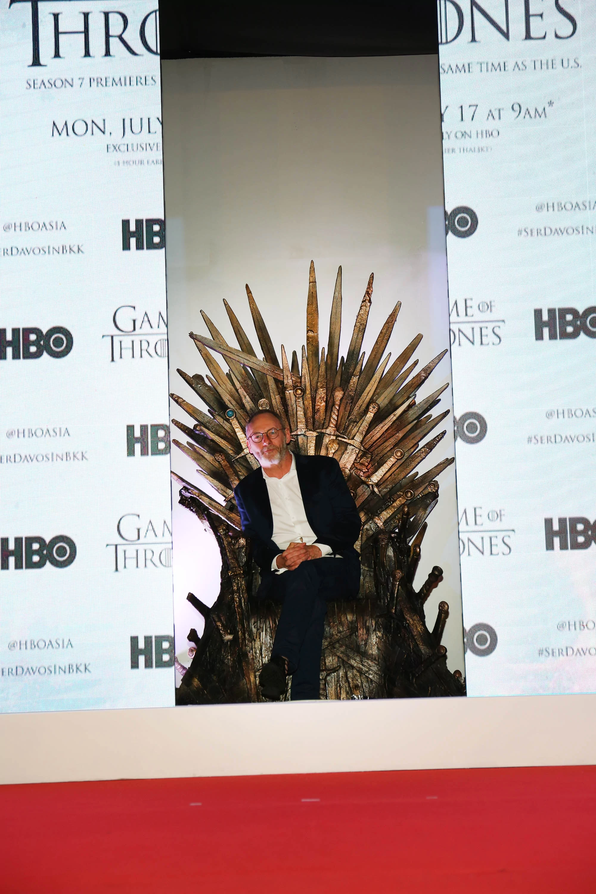 AIS World Class Entertainment 1846570 | AIS Play | เมื่อท่านเซอร์ดาวอส แห่ง Game Of Thrones เดินพรมแดงร่วมเปิดงาน AIS PLAYBOX