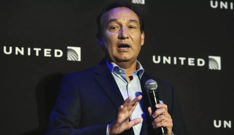 ผลของการกระทำ - United Airlines จ่ายค่าตั๋วไฟลต์ช็อคโลกคืนทุกที่นั่ง ส่วนตำรวจสนามบิน 3 นายนั้นถูกไล่ออก! 1 Oscar-Munoz-resign
