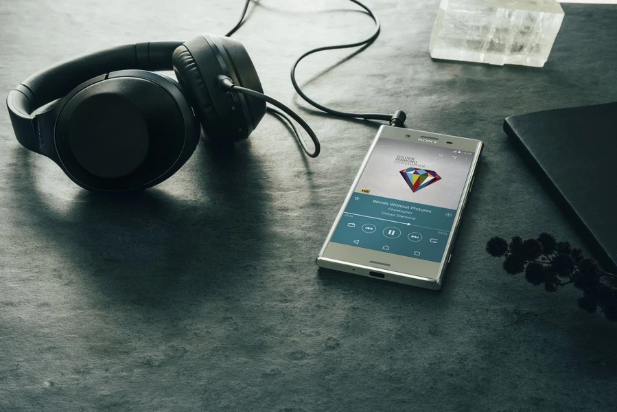 Apple Music มีผู้ใช้งานเหนือ Spotify แล้วในอเมริกา 1 PF11 Luminous Chrome Music HR Headphone 1 | Apple Music | Apple Music มีผู้ใช้งานเหนือ Spotify แล้วในอเมริกา