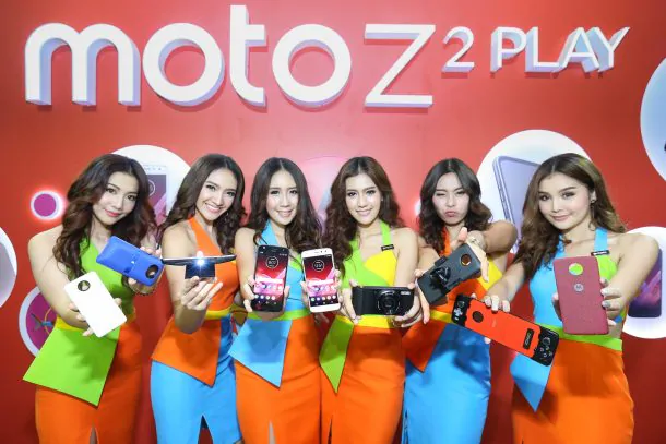 Moto Z2 Play และ Moto Mod หลากหลายรุ่น 01 | Moto | สรุปราคาและวันวางจำหน่ายของ Moto Z2 Play และโปรโมชั่นตั้งแต่วันแรกจำหน่าย