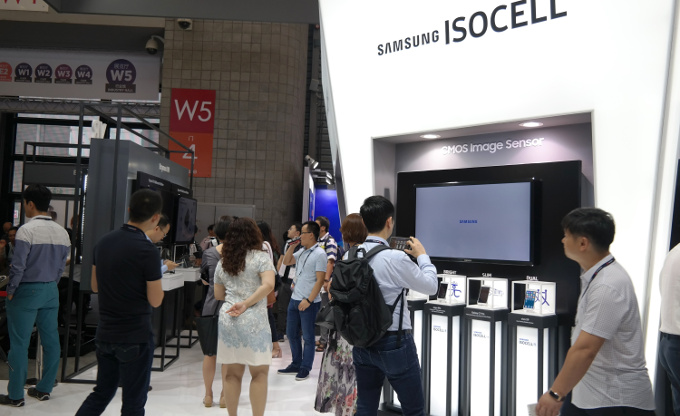isocell | Samsung Galaxy S9 | Pixel 2 เตรียมเสียแชมป์ได้ เพราะปีหน้าSamsung Galaxy S9 จะมาพร้อมกล้องคู่ 12MP และ 24MP ที่เหนือกว่า