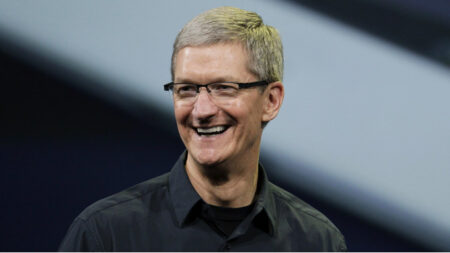 Tim Cook ให้สัมภาษณ์ว่า เราไม่จำเป็นต้องเป็นบริษัทแรกที่เปิดตัว Smart Glasses แต่เราจะเป็นบริษัทที่เปิดตัว Smart Glasses ที่ใช้งานร่วมกับเทคโนโลยี AR ที่ดีที่สุด!