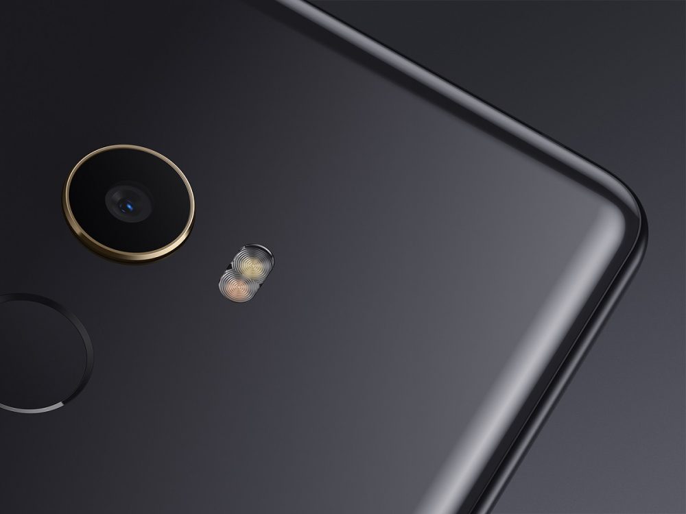 หลุดฝาหลัง Xiaomi Mi Mix 3 เผยการออกแบบเหมือน iPhone X เด๊ะ