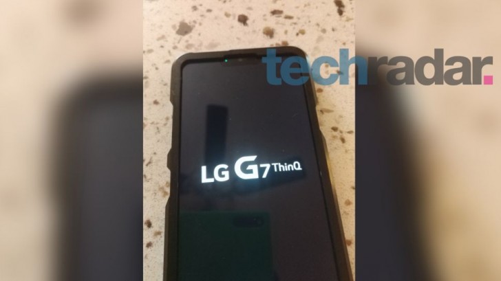 b | LG G7 | หลุดภาพจริง LG G7 ที่อยู่ในเคส ที่ยืนยันว่ามันมีจอแหว่งเหมือน iPhone X