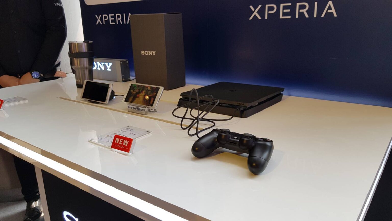 มาแล้วโปรจอง Sony Xperia XZ2 แถมเครื่องเกม PlayStation 4 จากทุกเครือข่าย