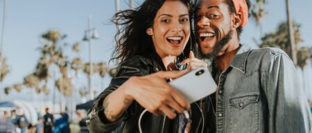 iPhone XS และ XS Max โดนวิพากษ์กล้องหน้าอย่างหนัก เหตุเพราะ Apple ใส่บิวตี้ฟิลเตอร์มาให้ iphone-xs-beauty-filter-selfie
