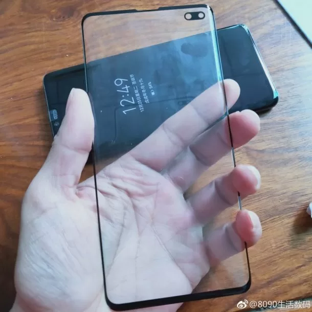 Screen protectors for the Samsung Galaxy S10 leak aaaaa | Samsung Galaxy S10 | ชมภาพหลุดกันรอยหน้าจอ Samsung Galaxy S10+ ที่โชว์หน้าจอมีรู Infinity-O