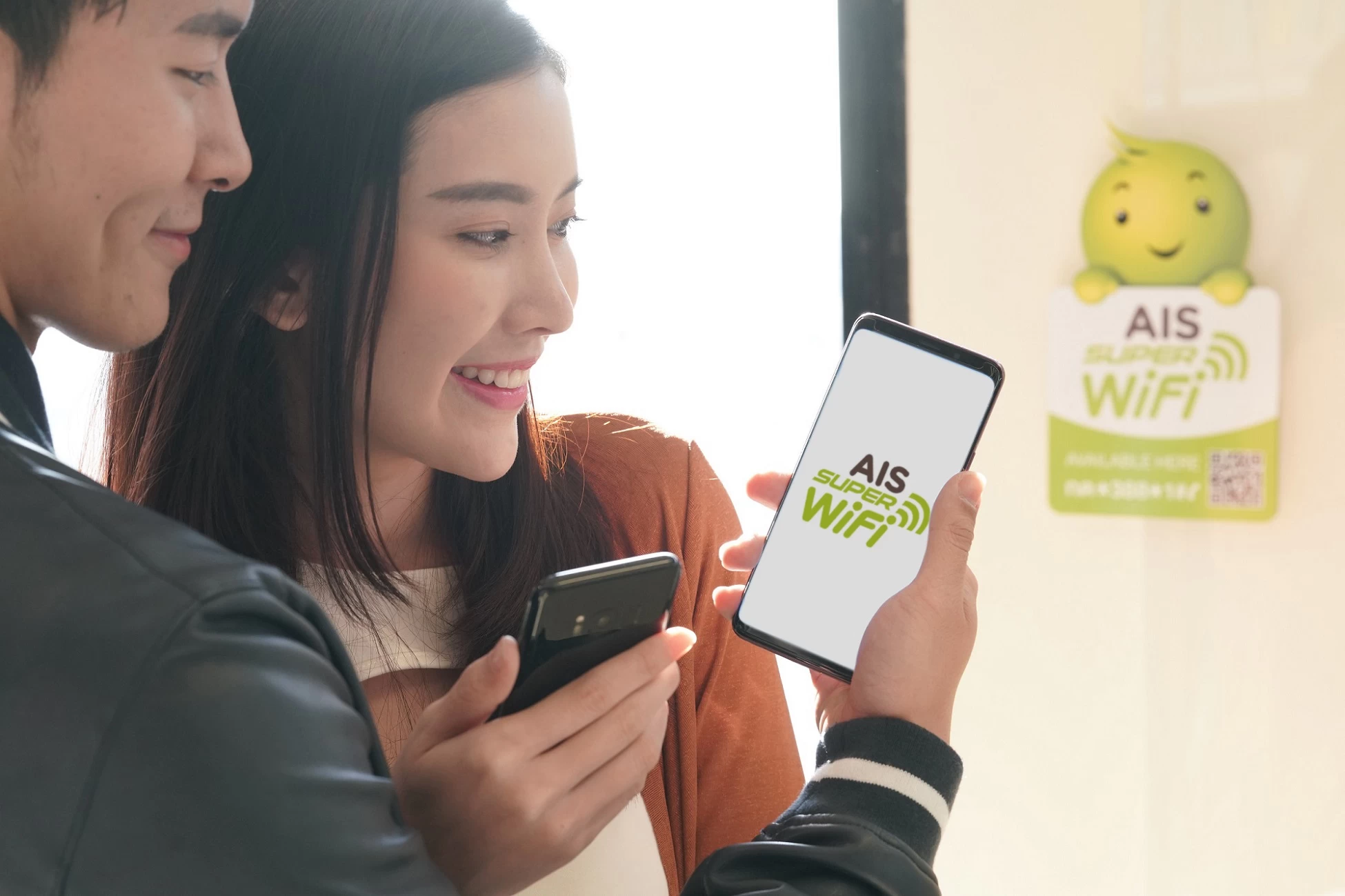 190220 Pic AIS จับมือ Samsung เปิดให้บริการ WiFi Hotspot 2.0 3 | WiFi Hotspot 2.0 | AIS กับ Samsung เอาอีกแล้ว! จับมือยกระดับมาตรฐาน WiFi ของประเทศ ด้วย “WiFi Hotspot 2.0”