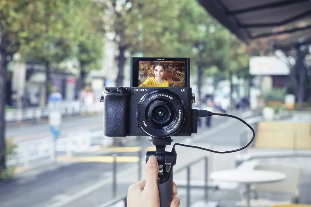 CX62600 black 23 Exp.Jan2021 e1550496899371 | a6400 | SONY เปิดตัว a6400 กล้องอัลฟ่ามิเรอร์เลส ระบบออโต้โฟกัสที่จับภาพได้เร็วที่สุดในโลก