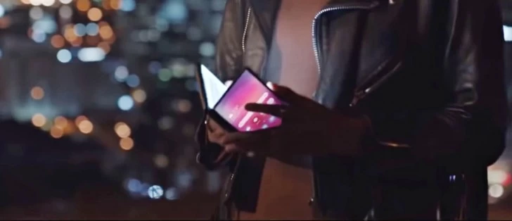 samsung f | Galaxy F | ซัมซุง ปล่อยคลิปโชว์ สมาร์ทโฟนพับหน้าจอได้ !!