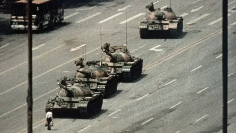 Tank Man | Leica ถูกเซ็นเซอร์ในประเทศจีน เพราะโฆษณาที่มีภาพการประท้วงที่จัตุรัสเทียนอันเหมิน