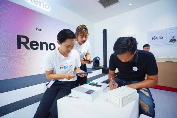 OPPO Early Bird take care 04 | OPPO | สาวก Reno เข้าคิวแน่นรับ OPPO Reno Series ล็อตแรก ได้สัมผัสประสบการณ์ใหม่ก่อนใครกับ 10x Hybrid Zoom และการซูมขั้นสุด 60x