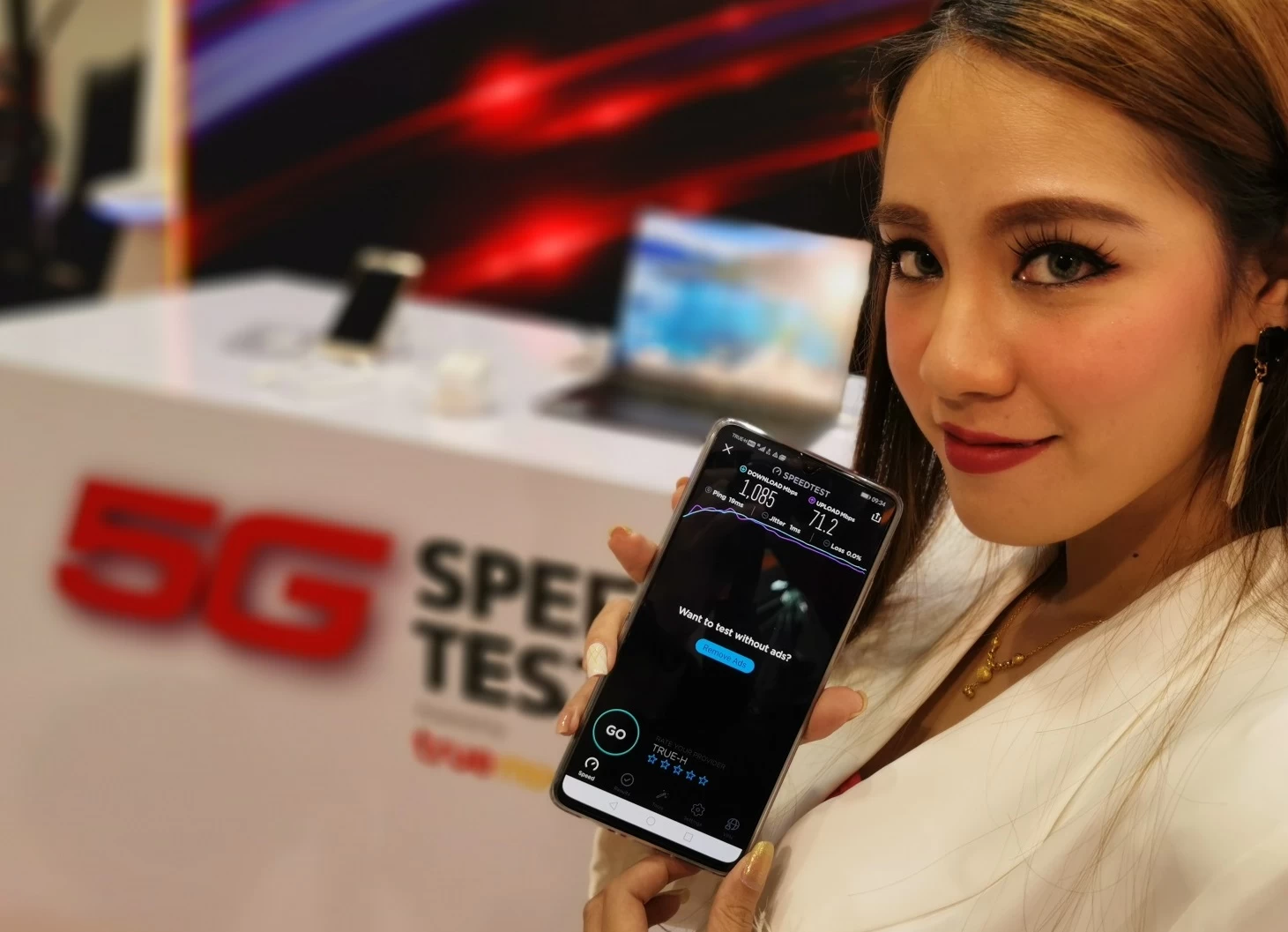 Huawei 5G 1 1 | Huawei | อีสานบ้านเฮาทดสอบใช้ 5G กันแล้วเด้อ! 'หัวเว่ยและทรู' นำ 5G บุกอีสาน โชว์ประสบการณ์ใช้งาน 5G สุดล้ำในงานหอการค้าแฟร์ 2019