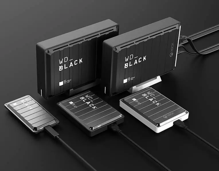 WD Black group shot | (SSHD) WD Black | เวสเทิร์น ดิจิตอล เปิดตัว WD_BLACK อุปกรณ์จัดเก็บแบบพกพาตัวเทพเพื่อคอเกมสาย PC และ Console ที่งาน Thailand Game Show