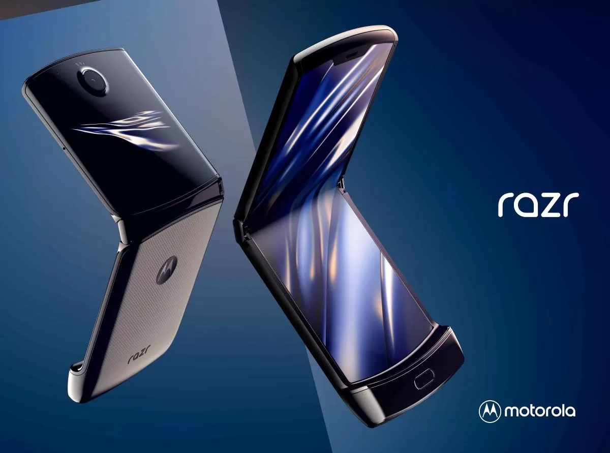 momo | Motorola RAZR | เปิดตัวอย่างเป็นทางการ Motorola Razr มือถือหน้าจอพับได้ ขนาด 6.2 นิ้ว