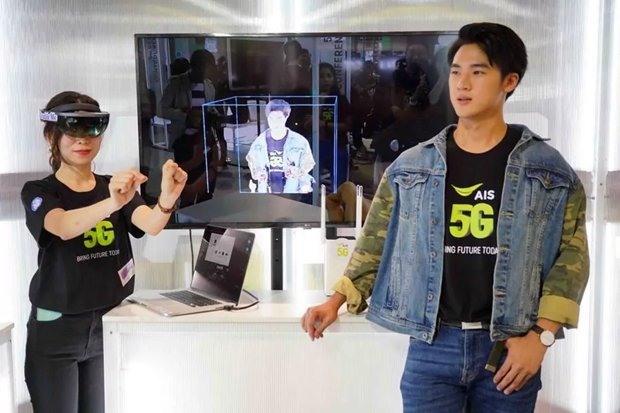 191213 Pic 01 5G Hologram 3 มิติ จำลองการสื่อสารระยะไกลแห่งอนาคต | AIS | AIS พร้อมพาคนไทยก้าวสู่ยุค 5G ตอกย้ำผู้นำ 5G ที่ 1 ตัวจริง