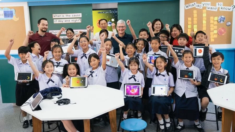 อยู่ไทย ทิมคุก CEO apple มาเยือนไทยในตอนนี้ พร้อมปล่อยภาพเที่ยววัดอรุณ และสาธิตจุฬา 1 tim cook thai | apple | อยู่ไทย ทิมคุก CEO apple มาเยือนไทยในตอนนี้ พร้อมปล่อยภาพเที่ยววัดอรุณ และสาธิตจุฬา