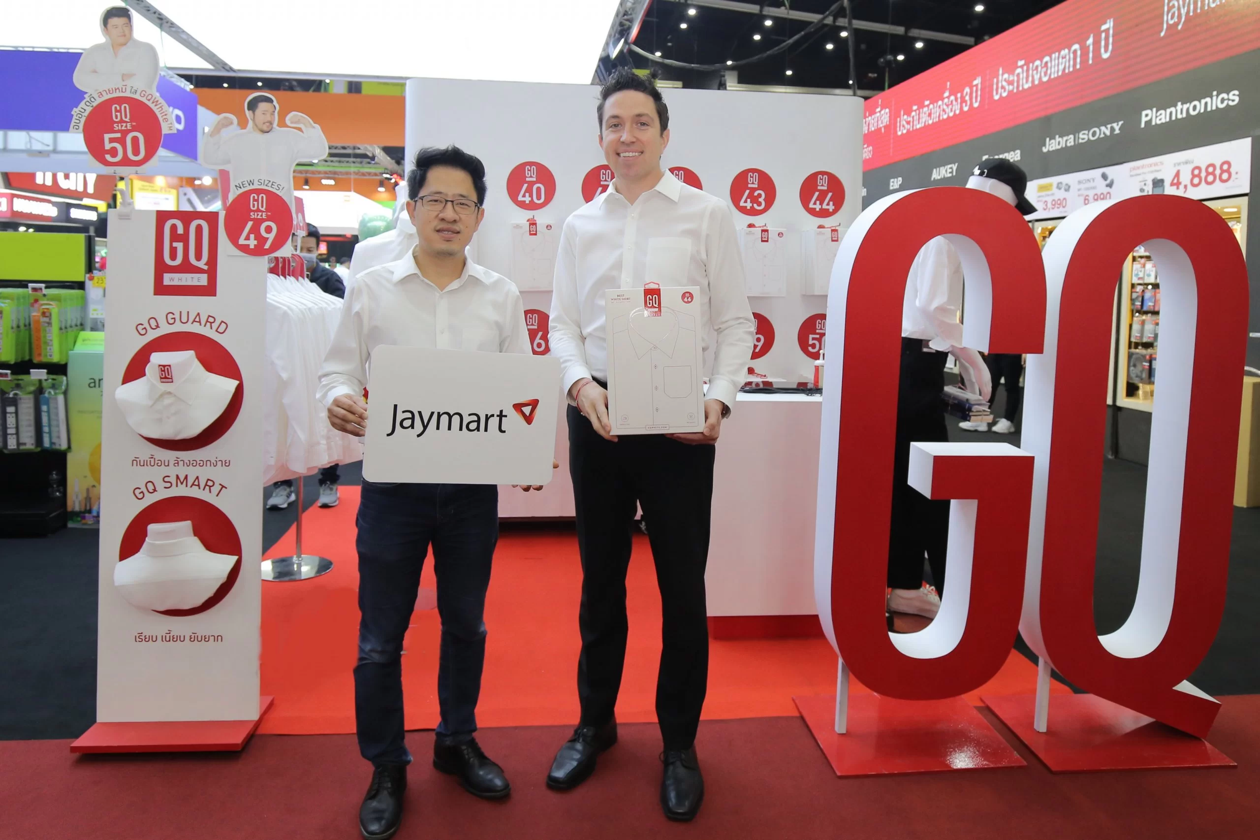 02 จอร์จ ฮาร์เทล และนราธิป วิรุฬห์ชาตะพันธ์ scaled | JayMart | Jaymart วางขาย GQWhite™ เสื้อเชิ้ตขาวยิ่งใส่ยิ่งเรียบ ในงาน TME และร้านเจมาร์ท 5 สาขา