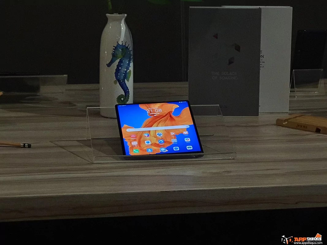 HUAWEI Launch 00005 | HUAWEI Mate Xs | สรุปงาน HUAWEI เมื่อวานนี้ เปิดตัวอะไรบ้าง? สมาร์ทโฟน HUAWEI Mate Xs, แท็บเล็ต MatePad Pro 5G, โน๊ตบุ๊ค MateBook และอุปกรณ์ 5G ครบเซ็ต