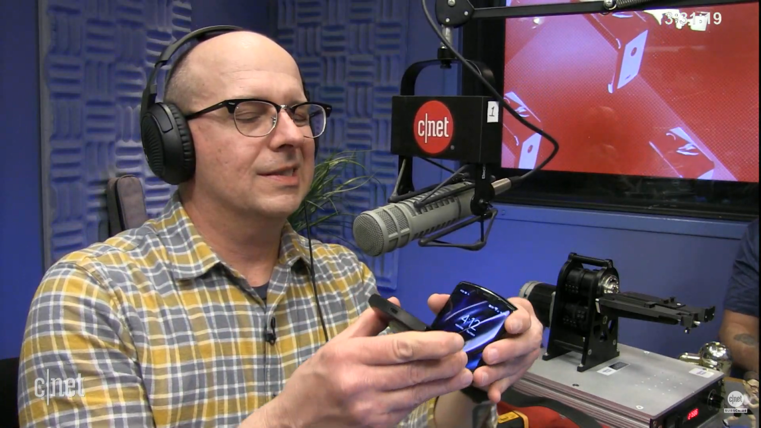 อ้าวแตก! Motorola Razr ‘เครื่องแตก’ หลังจากทดสอบพับจอไป 27,000 ครั้ง ในคลิปการทดสอบของ CNet