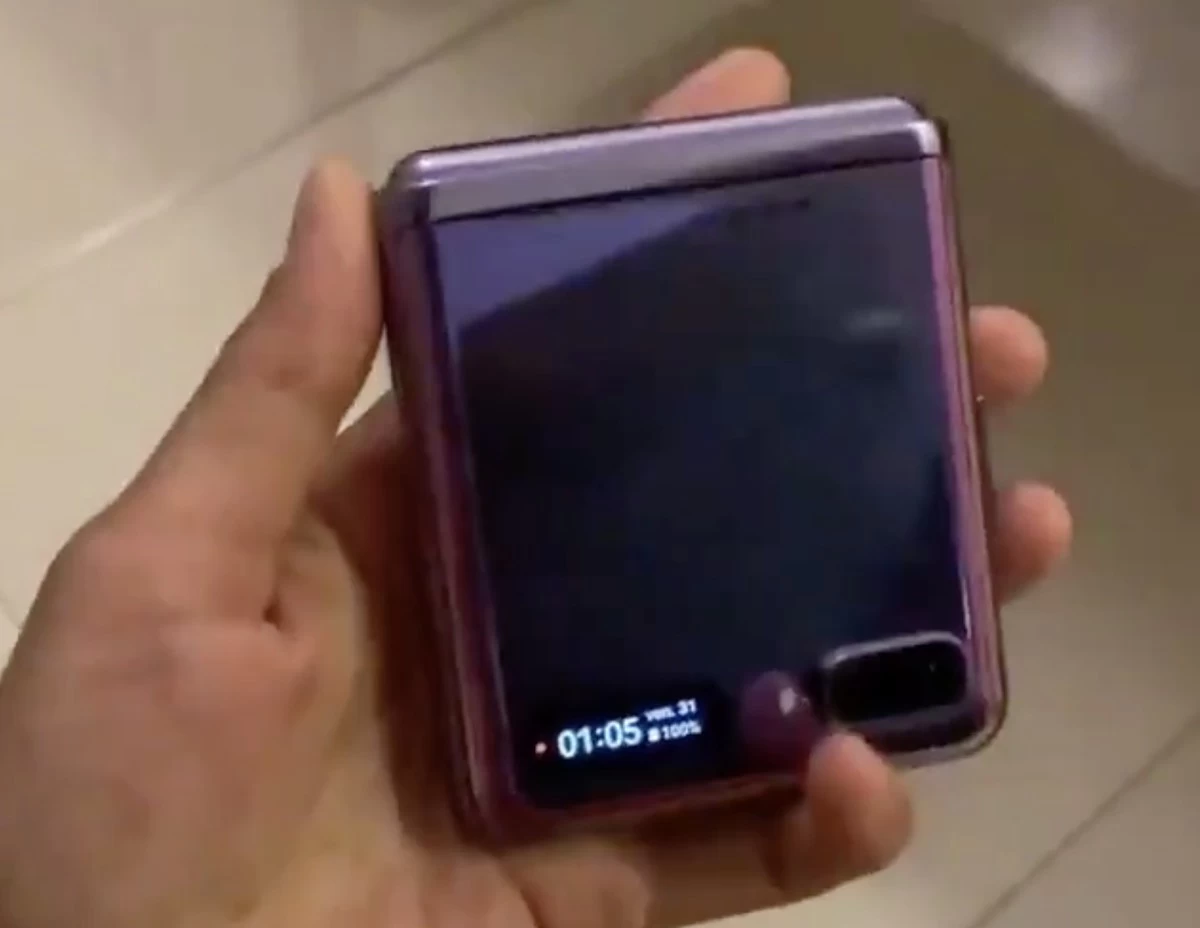 คลิปแฮนด์ออนโชว์พับเครื่อง Samsung Galaxy Z Flip หลุดมาแล้ว มันเท่ขนาดเน้! 1 samsung galaxy z flip leak video 1 | Samsung | คลิปแฮนด์ออนโชว์พับเครื่อง Samsung Galaxy Z Flip หลุดมาแล้ว มันเท่ขนาดเน้!