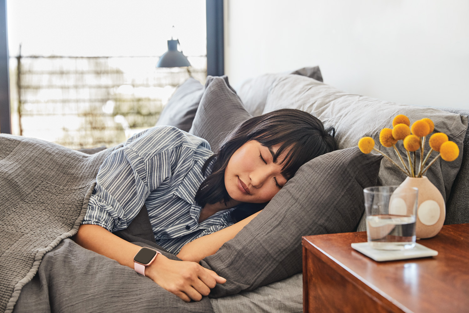 Fitbit World Sleep Day | FitBit | 13 มีนาคม 'วันนอนหลับโลก' เตรียมตัวนอนกันหรือยัง มีเทคนิคการทำให้นอนง่ายๆ จาก fitbit มาฝาก