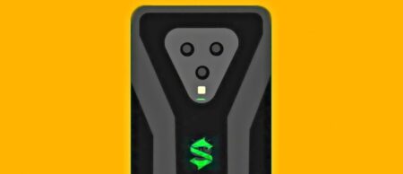ชมภาพ Xiaomi Black Shark 3 ที่มาพร้อมกล้องสามเลนส์เรียงในกรอบ สามเหลี่ยม