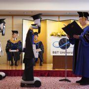 0328 1 | BBT University | ครั้งแรกของโลก! ญี่ปุ่นรับปริญญาออนไลน์ผ่านหุ่นยนต์อวตาร 